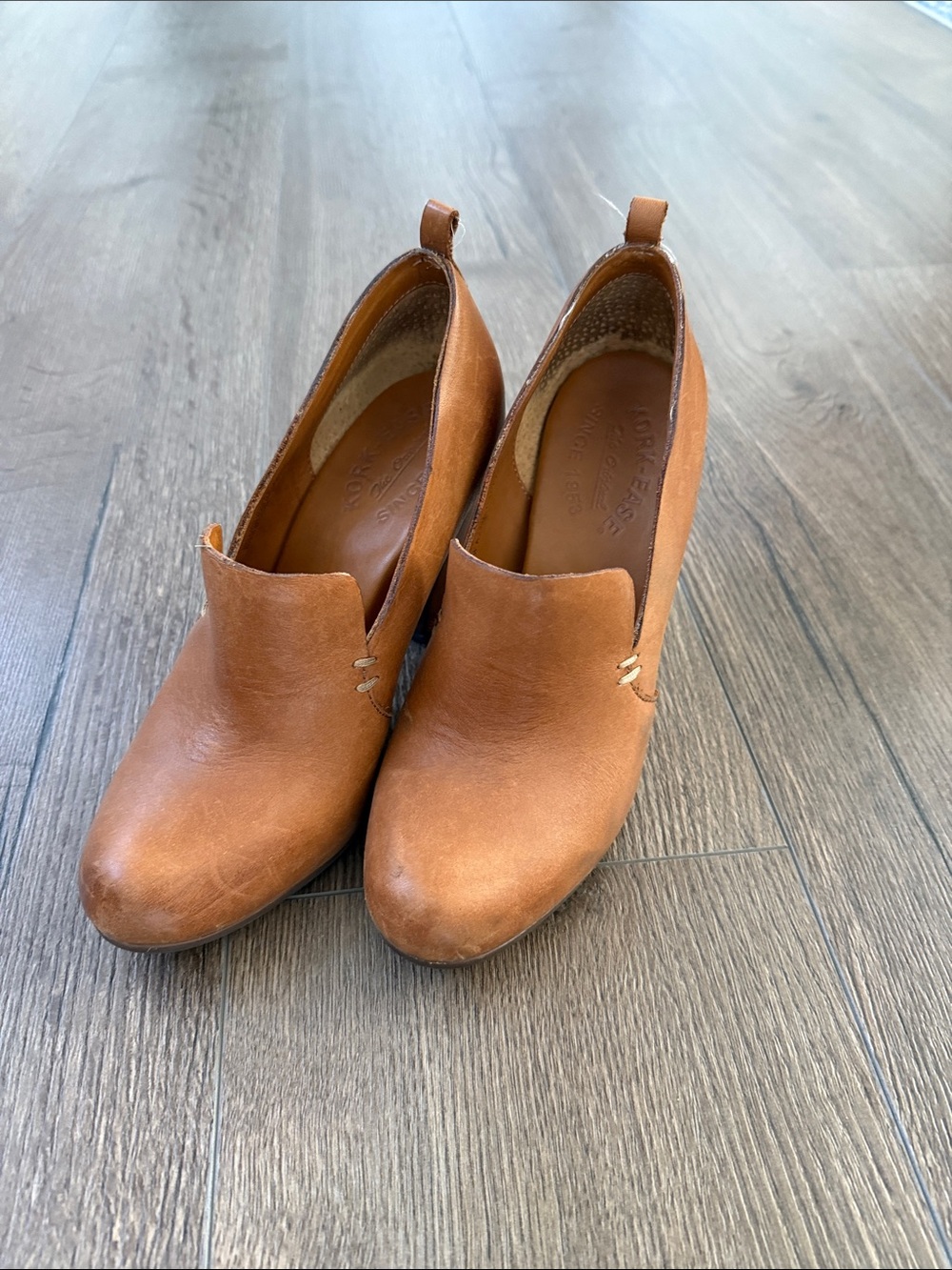 Kork-Ease Tan Leather Notch Slip-On Chunky Heels - Picture 2 of 4